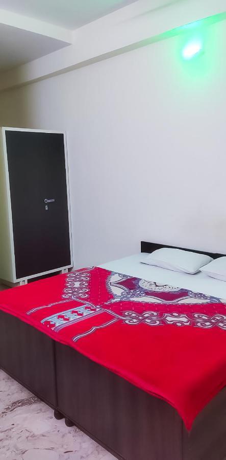 Roomshala125 Hotel Maharaja Near Vishwa Vidyalaya Metro Station 3* New Delhi
