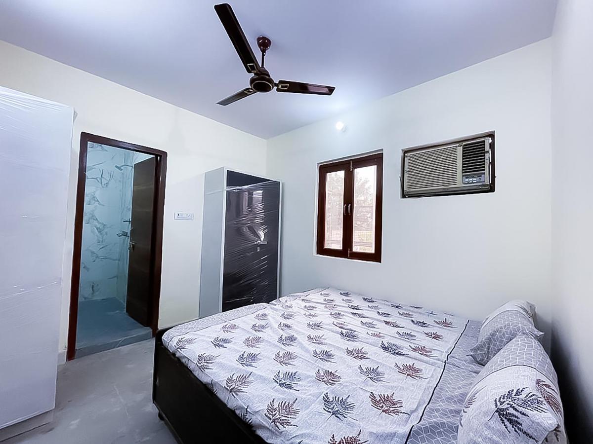 Roomshala125 Hotel Maharaja Near Vishwa Vidyalaya Metro Station Hotel New Delhi